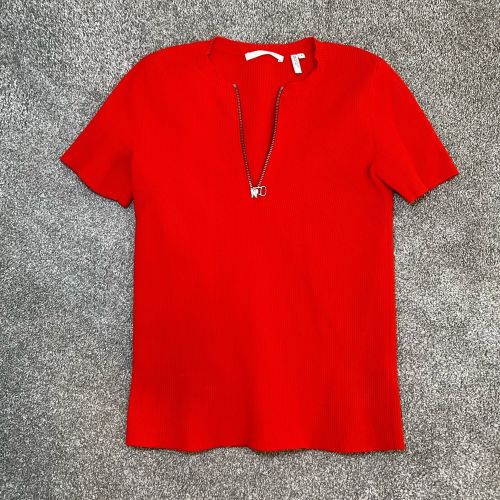 Adorable, short sleeved top!